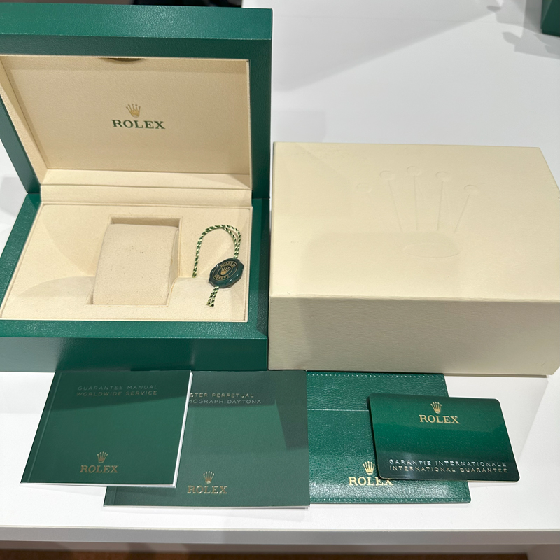 2016〜2025年1月頃のロレックス箱（波模様グリーン）